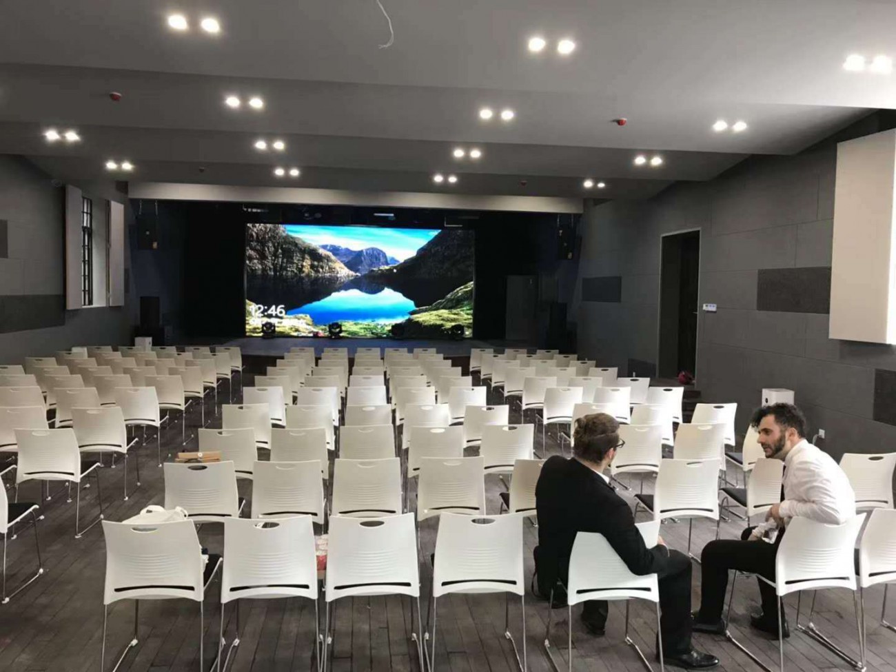 學校多功能廳音響燈光1